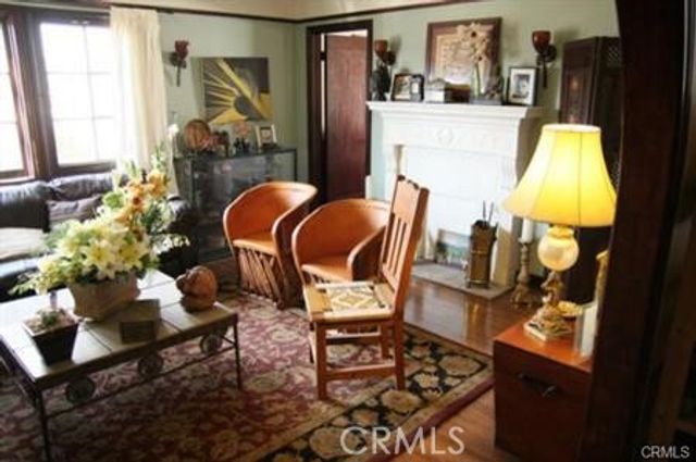 630 N Irving Boulevard, Los Angeles, CA 90004