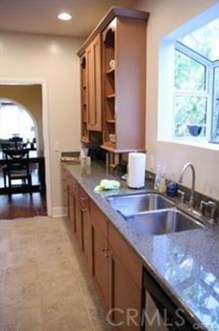 630 N Irving Boulevard, Los Angeles, CA 90004