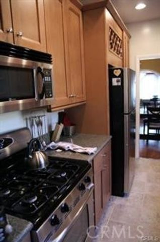 630 N Irving Boulevard, Los Angeles, CA 90004