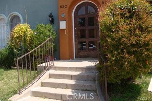 630 N Irving Boulevard, Los Angeles, CA 90004