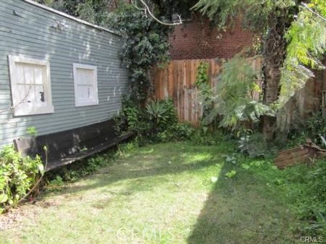 630 N Irving Boulevard, Los Angeles, CA 90004