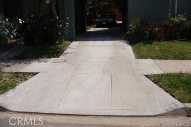 630 N Irving Boulevard, Los Angeles, CA 90004