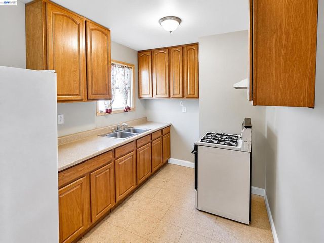 2051 23rd Ave, Oakland, CA 94606