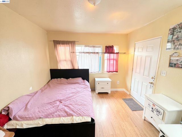 2051 23rd Ave, Oakland, CA 94606