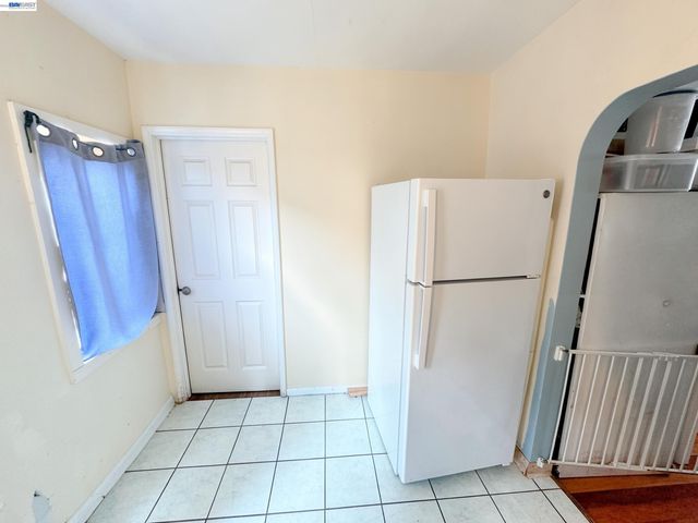 2051 23rd Ave, Oakland, CA 94606