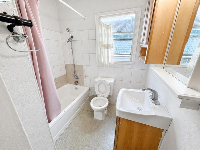 2051 23rd Ave, Oakland, CA 94606