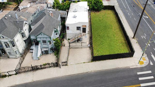 2051 23rd Ave, Oakland, CA 94606