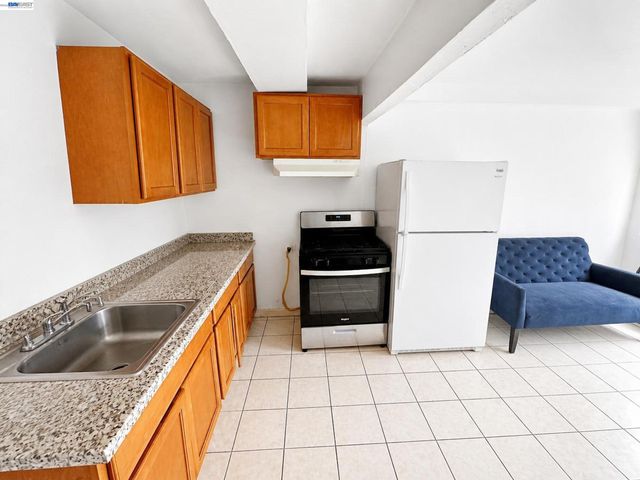 2051 23rd Ave, Oakland, CA 94606