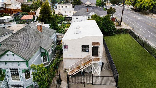 2051 23rd Ave, Oakland, CA 94606