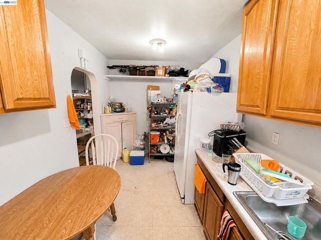 2051 23rd Ave, Oakland, CA 94606