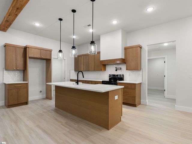 1746 Fish Camp Road, Chesnee, SC 29323