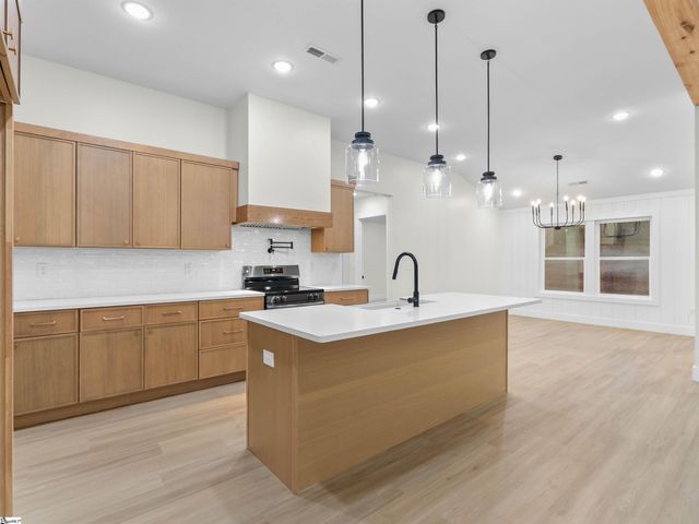 1746 Fish Camp Road, Chesnee, SC 29323