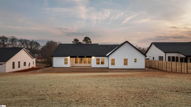 1746 Fish Camp Road, Chesnee, SC 29323