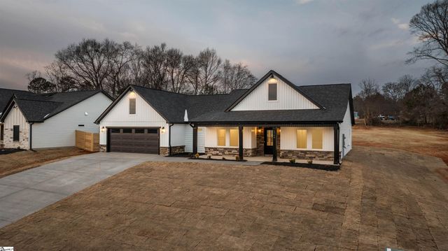 1746 Fish Camp Road, Chesnee, SC 29323