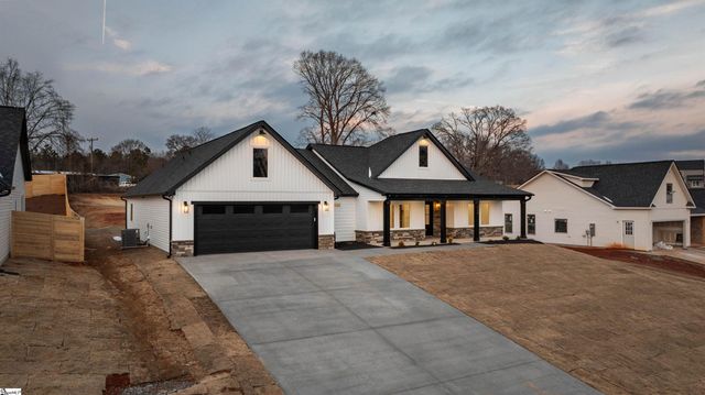 1746 Fish Camp Road, Chesnee, SC 29323