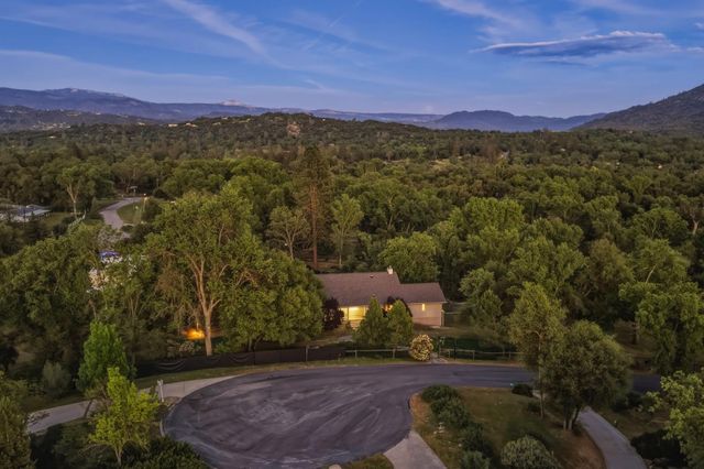 45012 Mockingbird Lane, Oakhurst, CA 93644