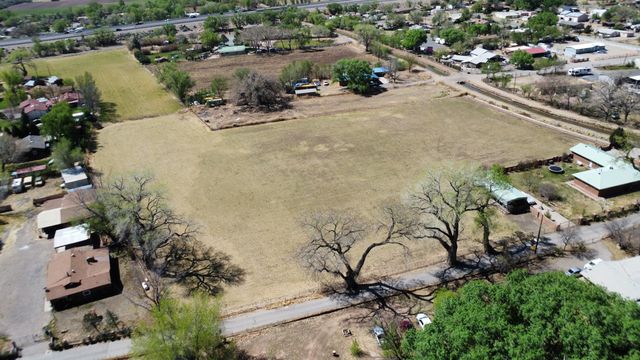 1716 Marcelino Road SW, Albuquerque, NM 87105