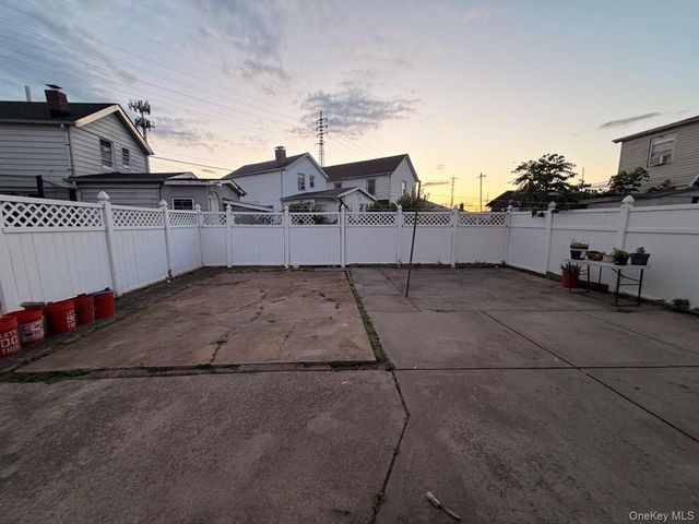 13744 218th Street, Laurelton, NY 11413