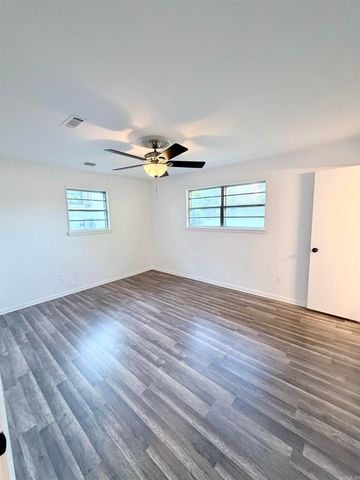 7 Phyllis CT, Jacksonville, AR 72076