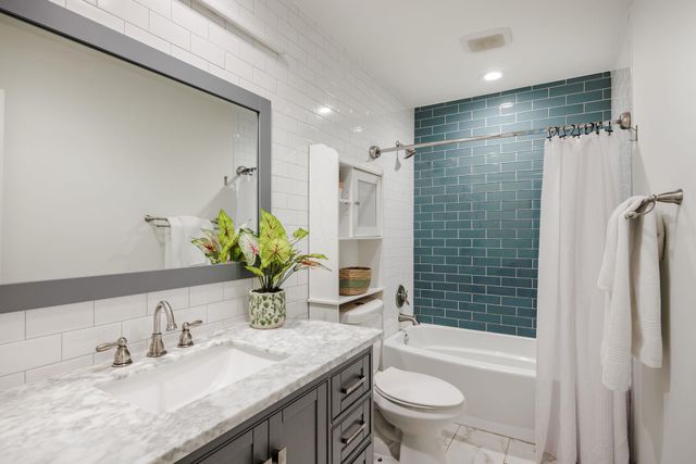 1003 Glen Oaks CT, Austin, TX 78702