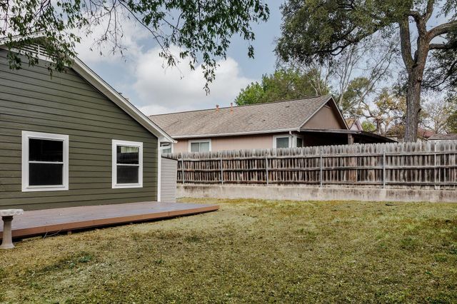 1003 Glen Oaks CT, Austin, TX 78702