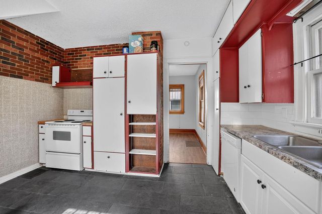 110 E 15th Street, Cedar Falls, IA 50613