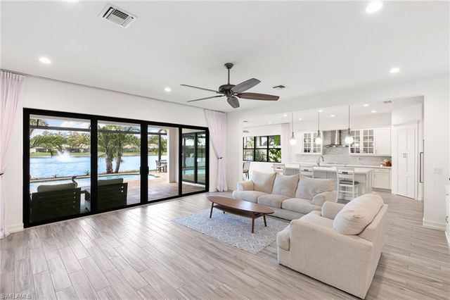 9344 Glenforest DR, Naples, FL 34120