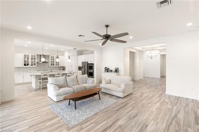 9344 Glenforest DR, Naples, FL 34120