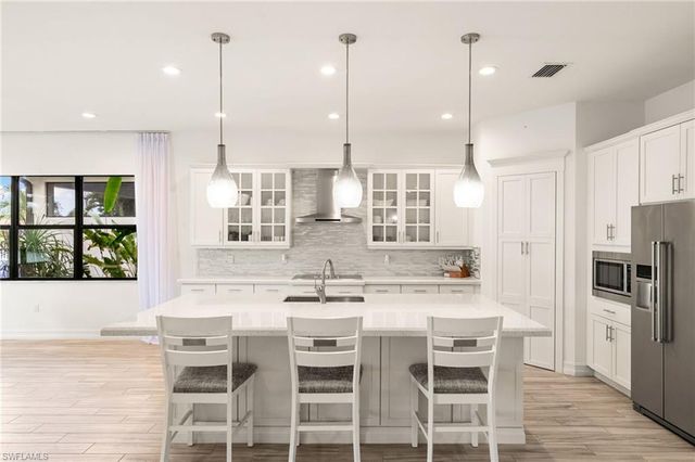 9344 Glenforest DR, Naples, FL 34120
