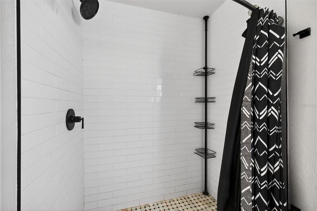 4618 W PEARL AVENUE, Tampa, FL 33611