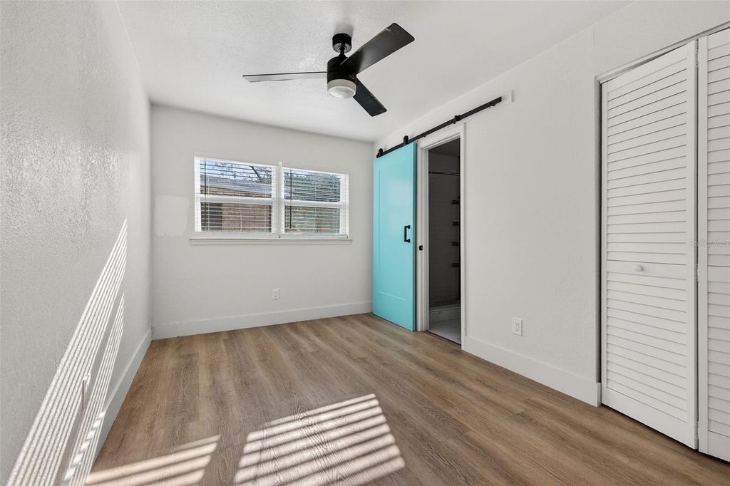 Image 13 of property listing at 4618 W PEARL AVENUE, Tampa, FL 33611