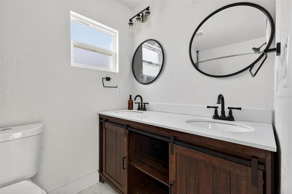 Image 14 of property listing at 4618 W PEARL AVENUE, Tampa, FL 33611