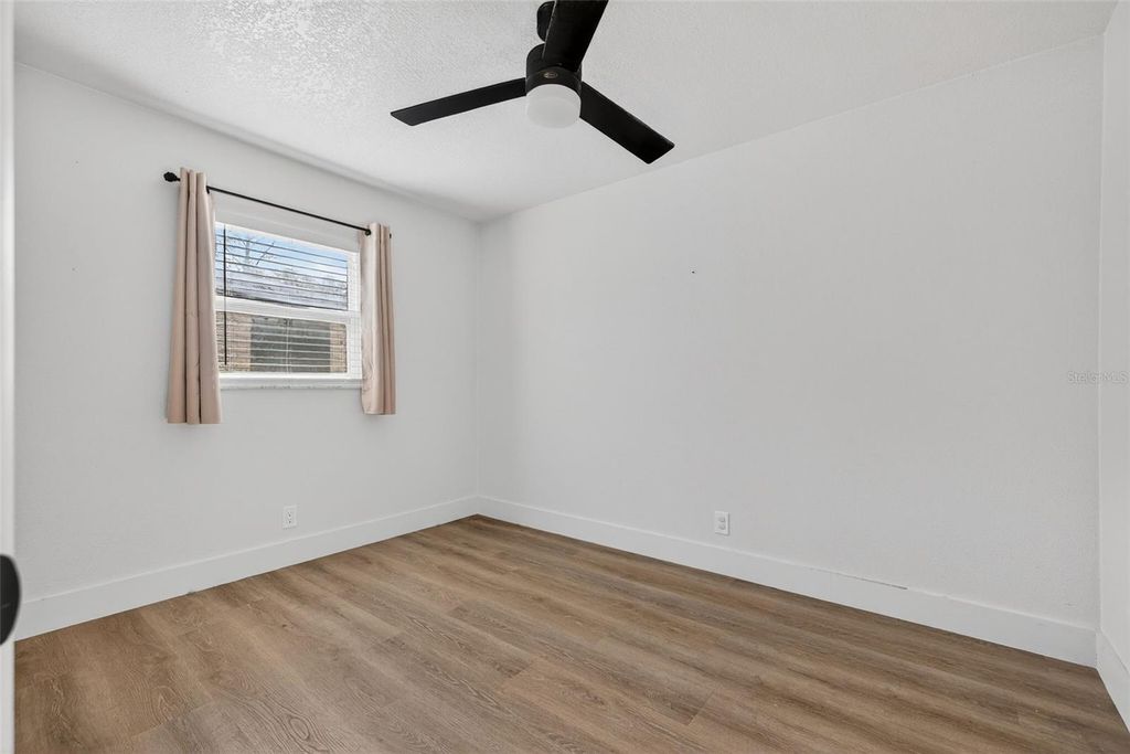 Image 17 of property listing at 4618 W PEARL AVENUE, Tampa, FL 33611