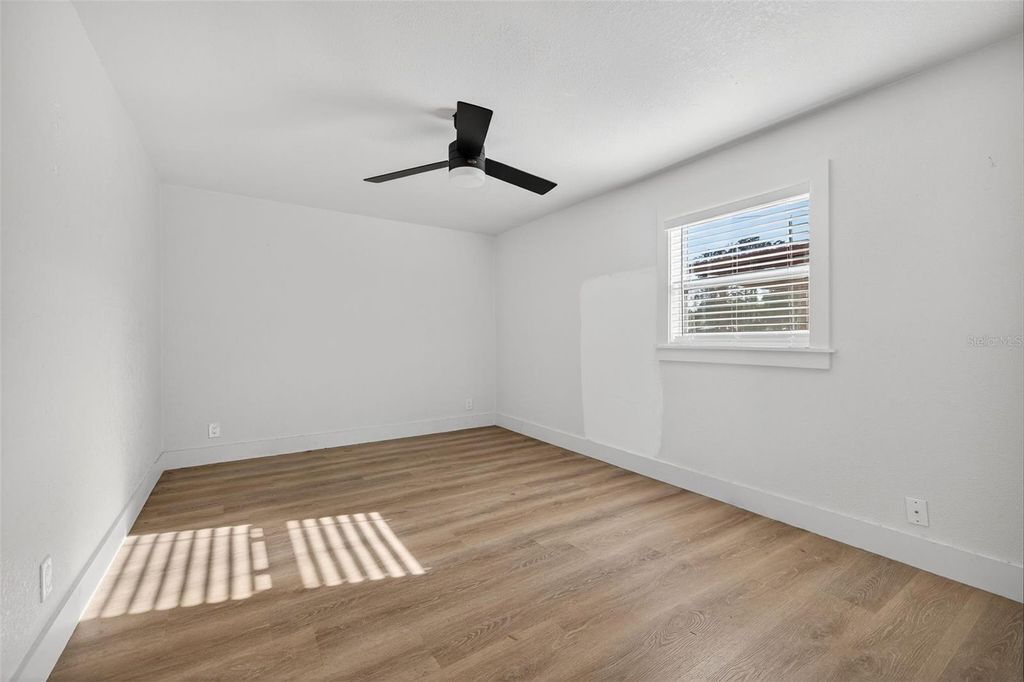 Image 18 of property listing at 4618 W PEARL AVENUE, Tampa, FL 33611