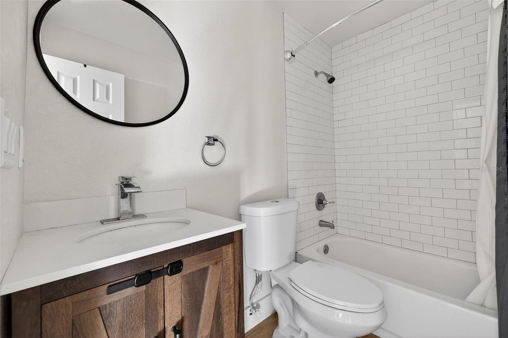 Image 20 of property listing at 4618 W PEARL AVENUE, Tampa, FL 33611