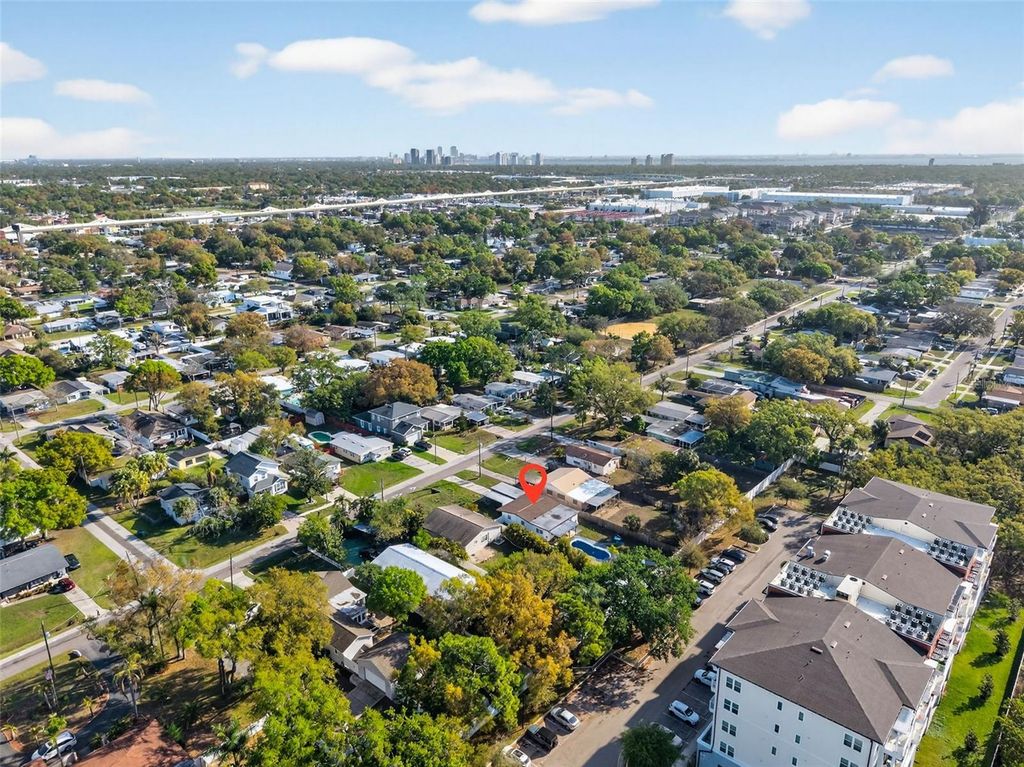 Image 26 of property listing at 4618 W PEARL AVENUE, Tampa, FL 33611