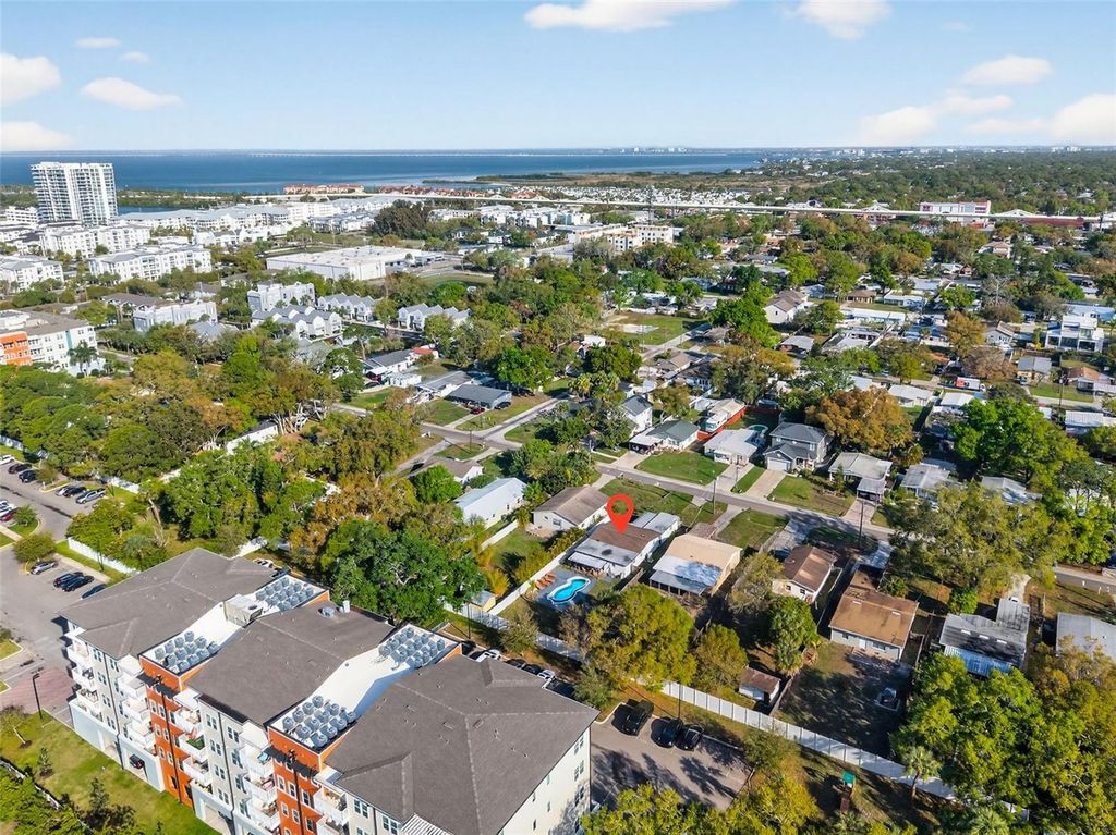 Image 27 of property listing at 4618 W PEARL AVENUE, Tampa, FL 33611