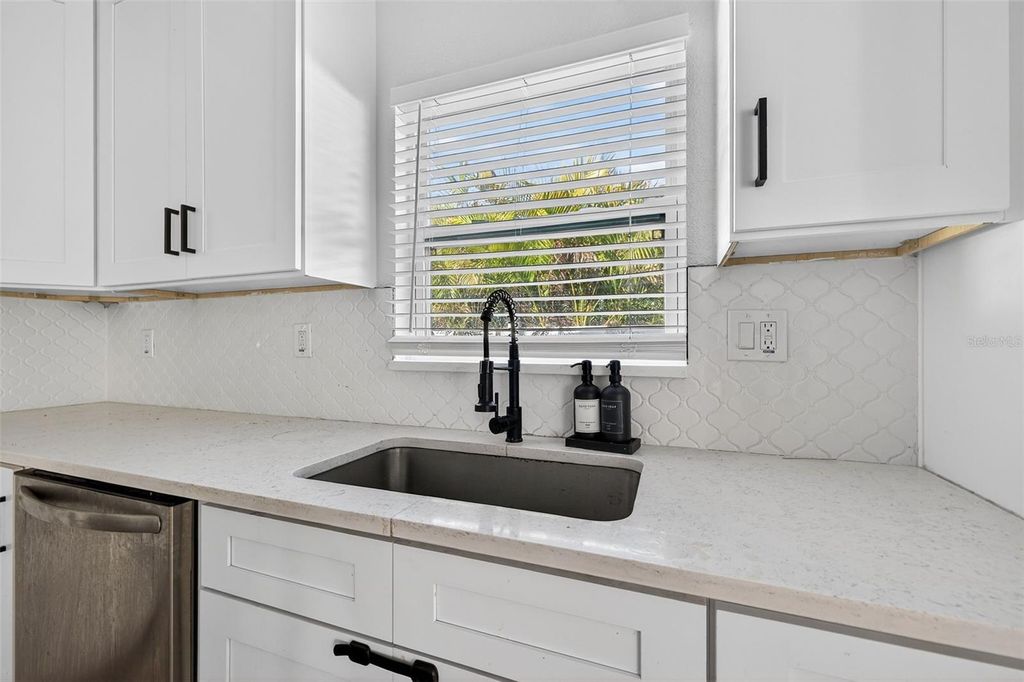 Image 10 of property listing at 4618 W PEARL AVENUE, Tampa, FL 33611