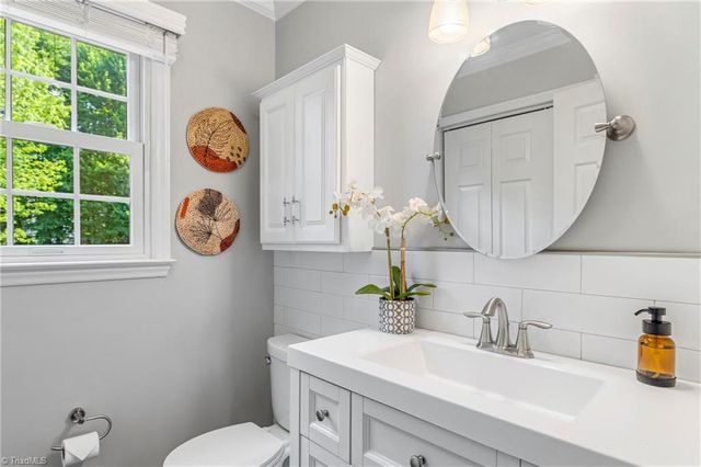 4009 Clarendon Avenue, Winston-salem, NC 27106