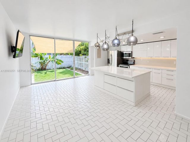 712 NE 26th Avenue, Hallandale Beach, FL 33009