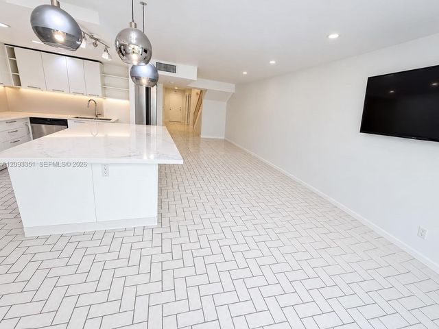 712 NE 26th Avenue, Hallandale Beach, FL 33009