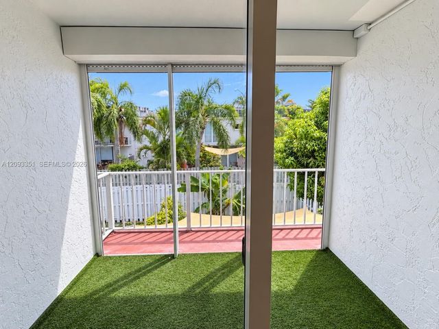 712 NE 26th Avenue, Hallandale Beach, FL 33009