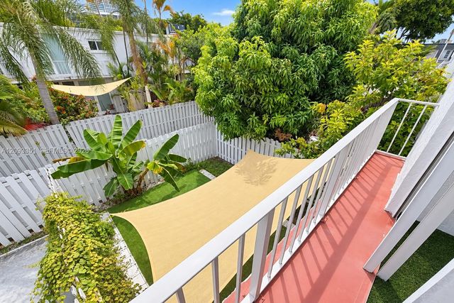 712 NE 26th Avenue, Hallandale Beach, FL 33009