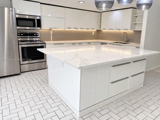 712 NE 26th Avenue, Hallandale Beach, FL 33009