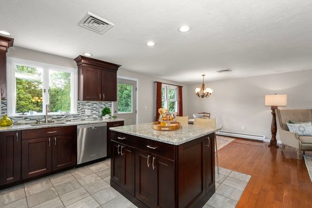 28 Lorna Dr, Auburn, MA 01501