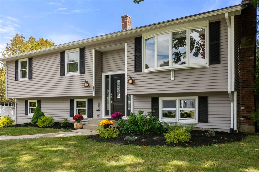 28 Lorna Dr, Auburn, MA 01501