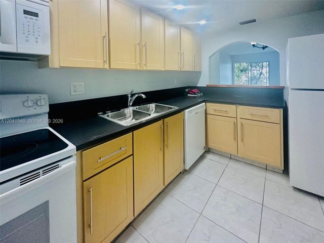 8101 SW 73rd Ave 09, Miami, FL 33143