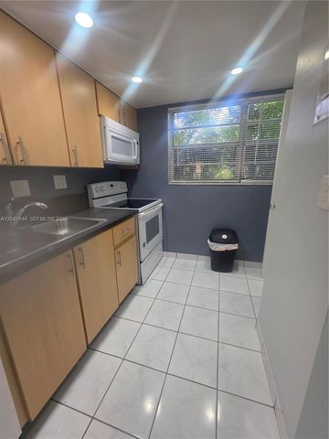 8101 SW 73rd Ave 09, Miami, FL 33143