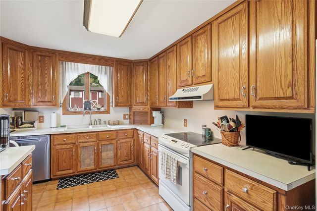25 E Willow Street, Beacon, NY 12508