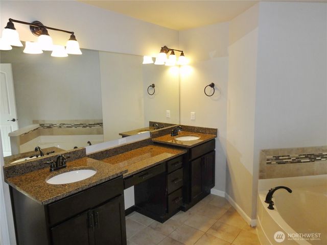 21304 SE 258th Place, Maple Valley, WA 98038